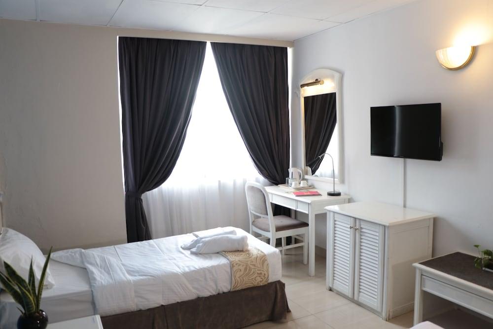 Legallery Suites Hotel Бандар-Сери-Бегаван Экстерьер фото