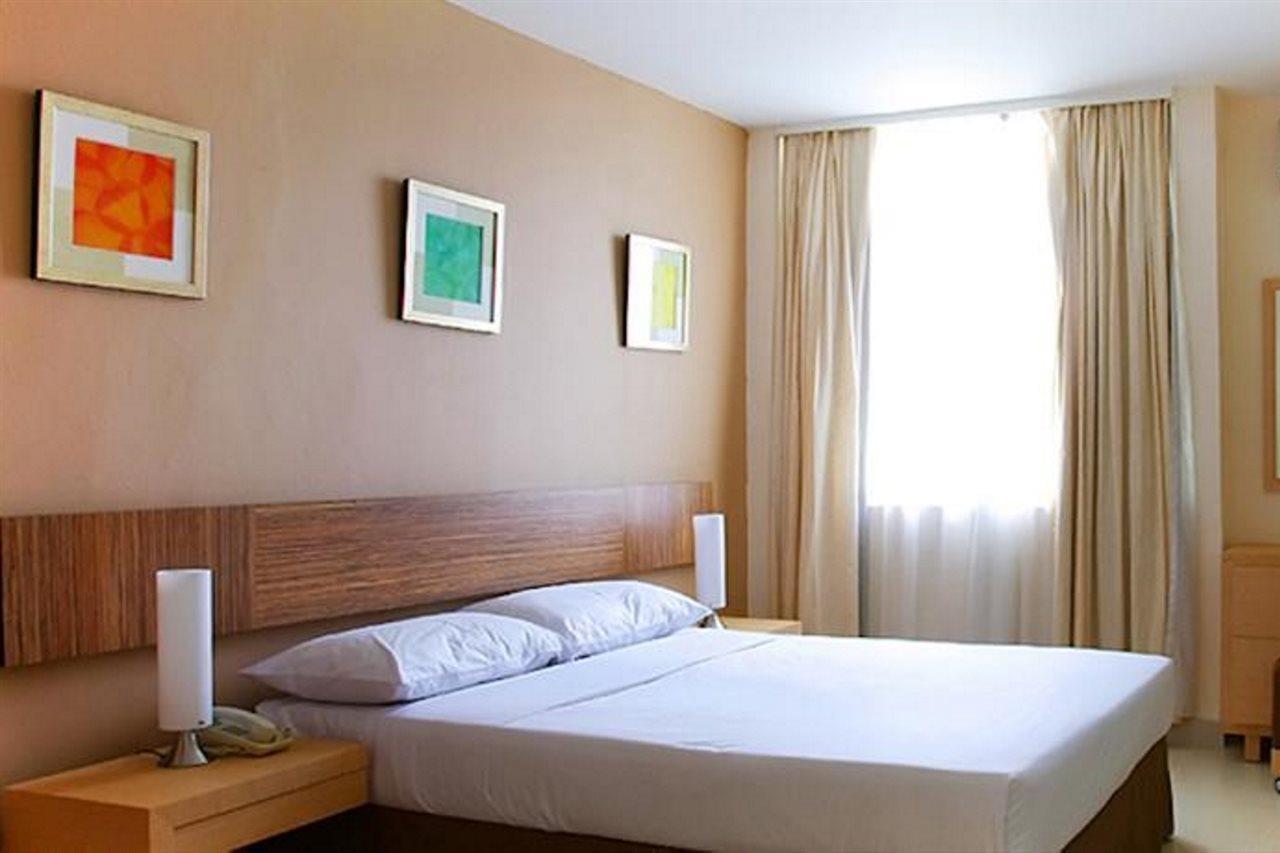 Legallery Suites Hotel Бандар-Сери-Бегаван Экстерьер фото