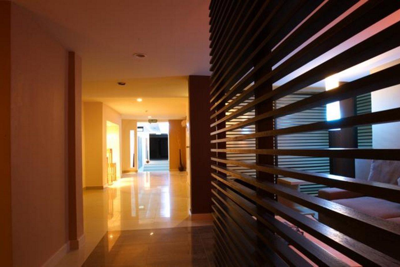 Legallery Suites Hotel Бандар-Сери-Бегаван Экстерьер фото