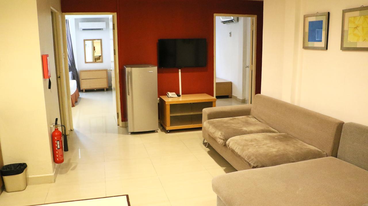Legallery Suites Hotel Бандар-Сери-Бегаван Экстерьер фото