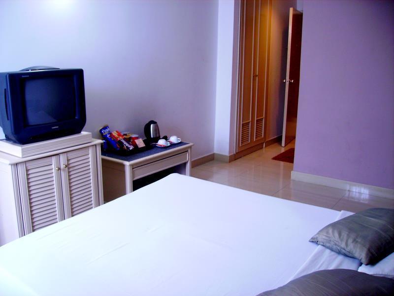 Legallery Suites Hotel Бандар-Сери-Бегаван Экстерьер фото