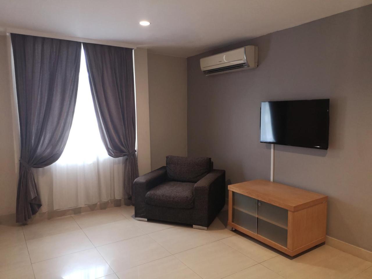 Legallery Suites Hotel Бандар-Сери-Бегаван Экстерьер фото