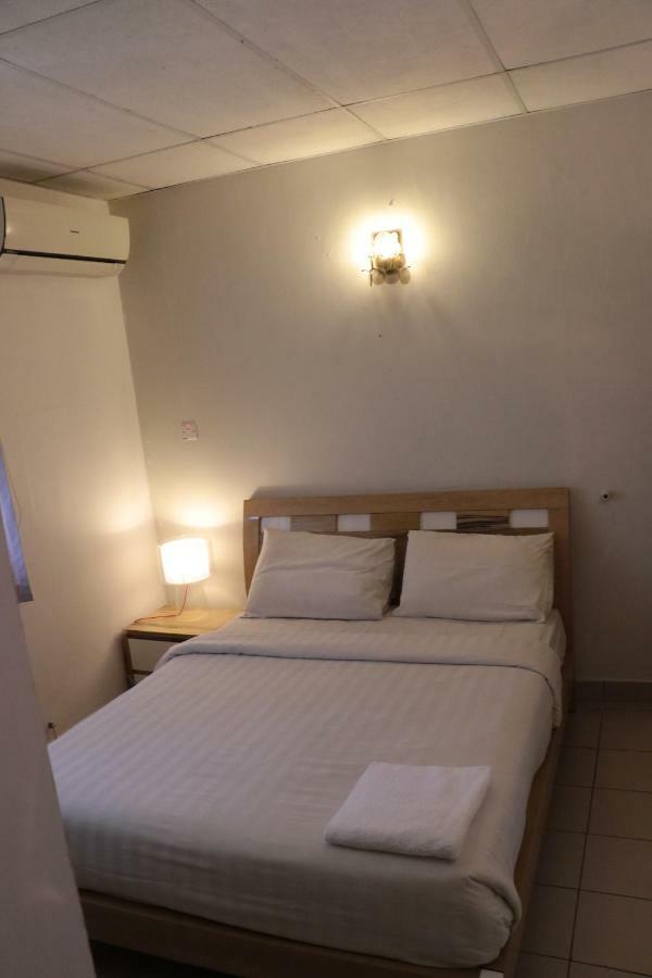 Legallery Suites Hotel Бандар-Сери-Бегаван Экстерьер фото