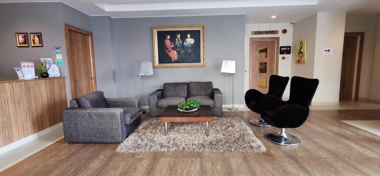 Legallery Suites Hotel Бандар-Сери-Бегаван Экстерьер фото
